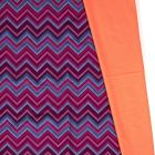 Tissu Softshell Chevrons envers polaire rose fluo sur fond Violet - Par 10 cm