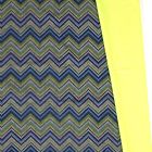 Tissu Softshell Chevrons envers polaire vert fluo sur fond Vert - Par 10 cm