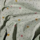 Tissu Jersey ajouré Petites étoiles moutarde et rose sur fond Vert kaki clair - Par 10 cm