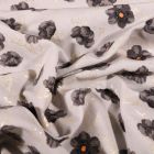 Tissu Satin imprimé Fleurs grises et dorés sur fond Gris clair - Par 10 cm