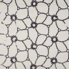 Tissu Voile de coton Fleurs bleues brodées de sequins argentés reliées sur fond Blanc - Par 10 cm