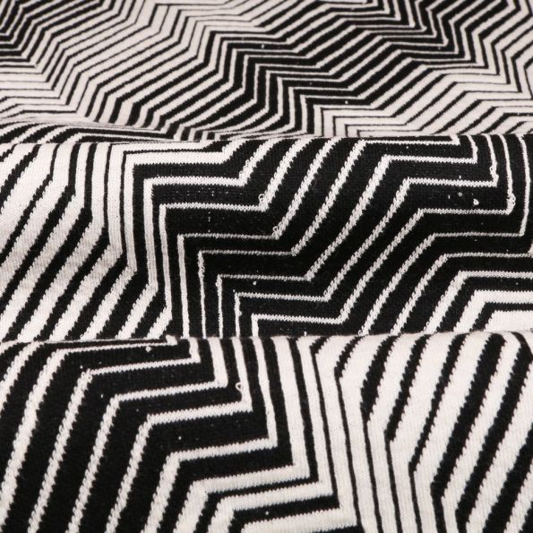 Tissu Gianni Maille Extensible Noir Chevrons et rayures Blanches - Par 10 cm